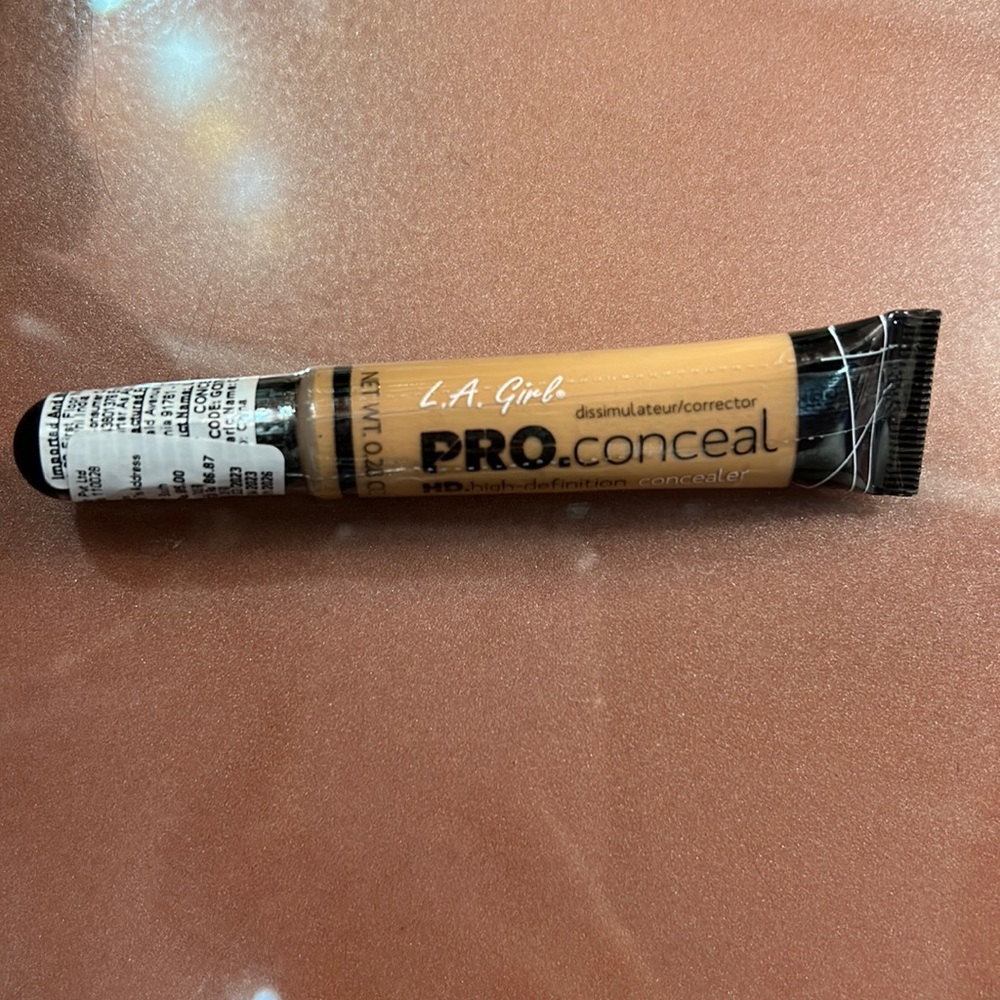 NEW LA GIRL CONCEALER - MEDIUM BEIGE - Picture 1 of 2
